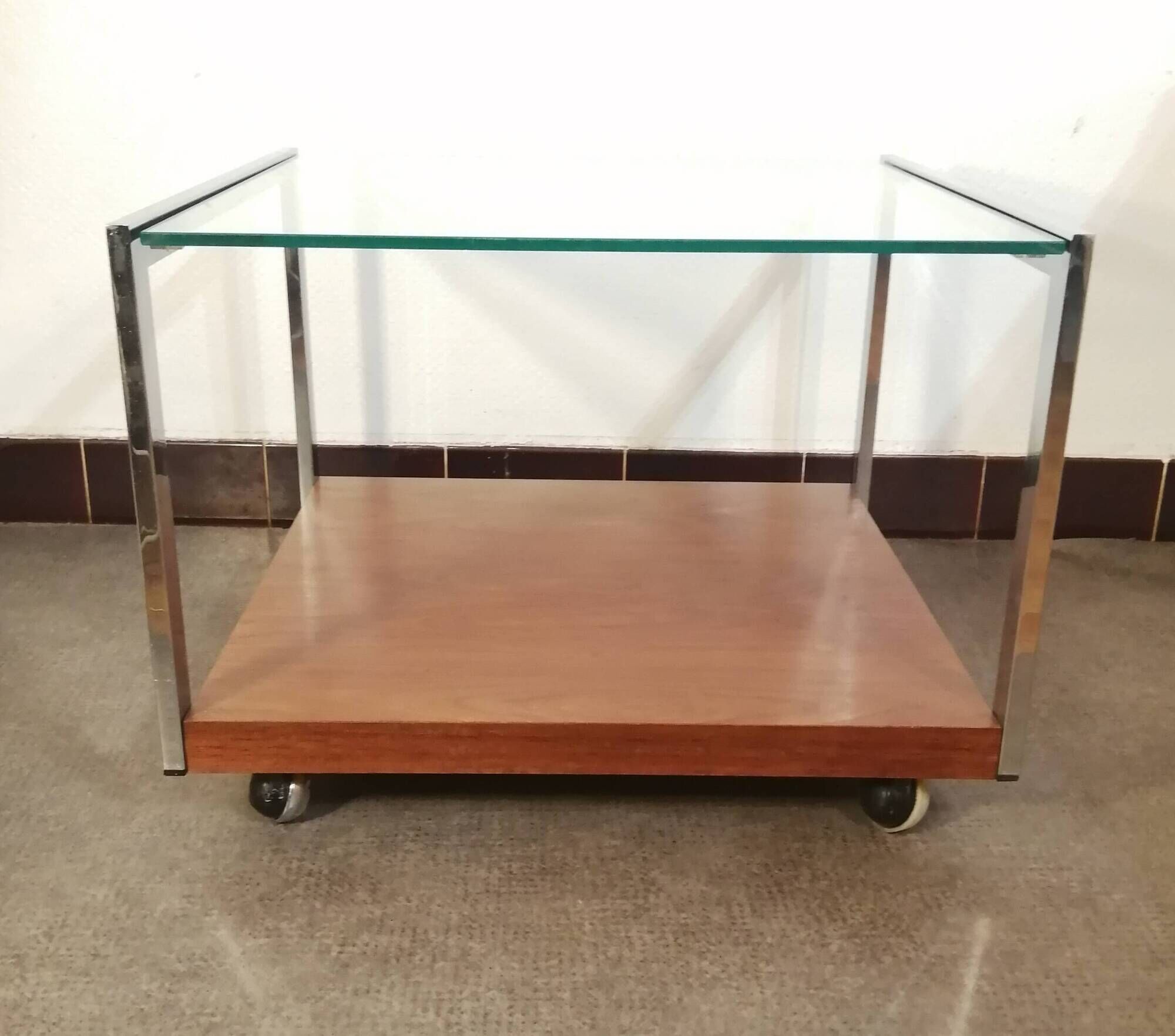 Designer coffee table on wheels, chrome, rosewood and glass from Denisco made in Italy 1970