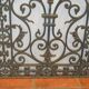 Grille de porte en fonte