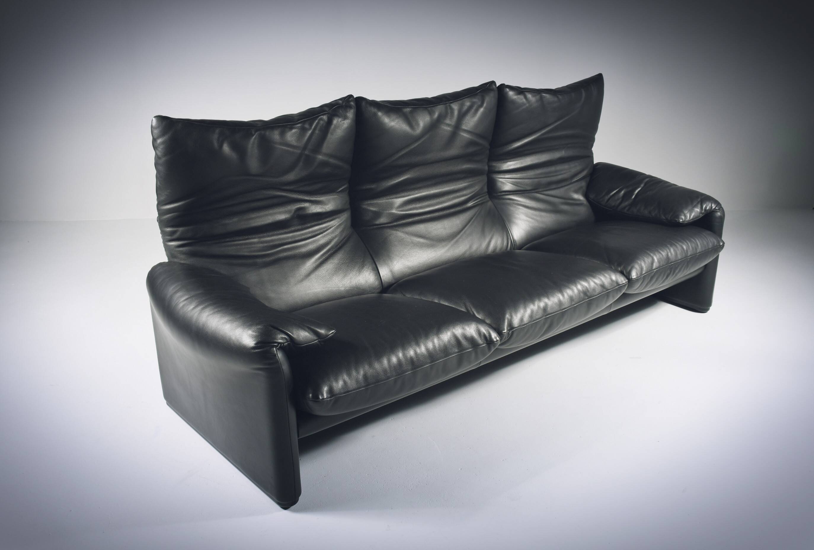 Sofa by Vico Magistretti "Maralunga" for Cassina 1973