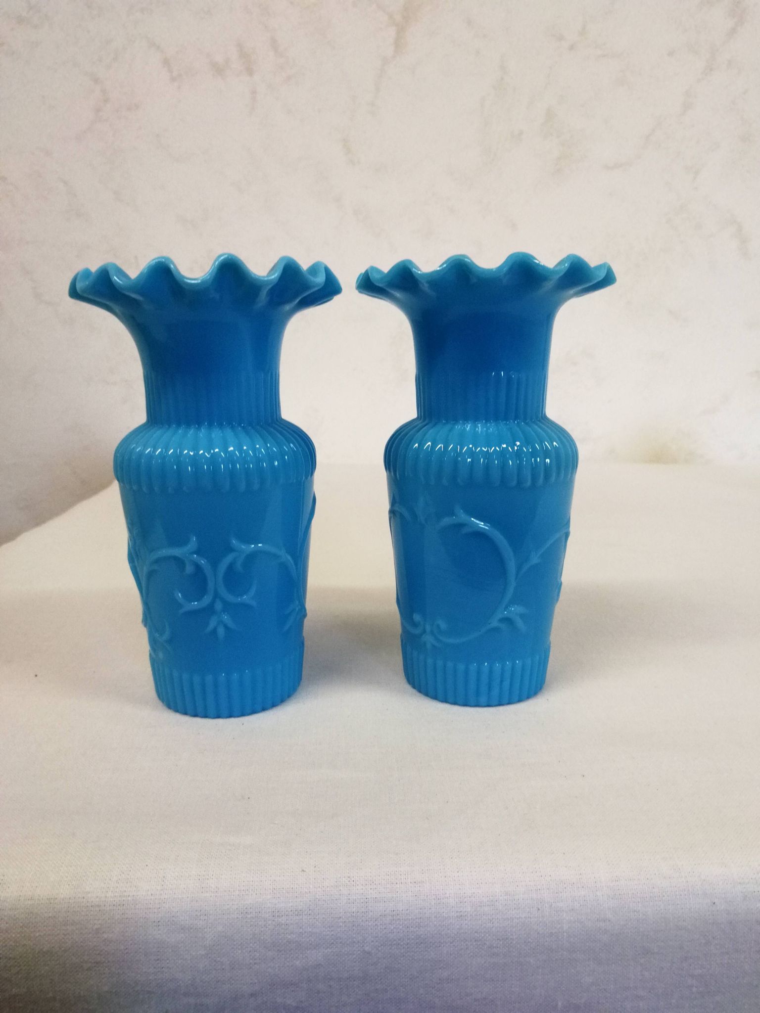 Paire de vases en opaline bleu