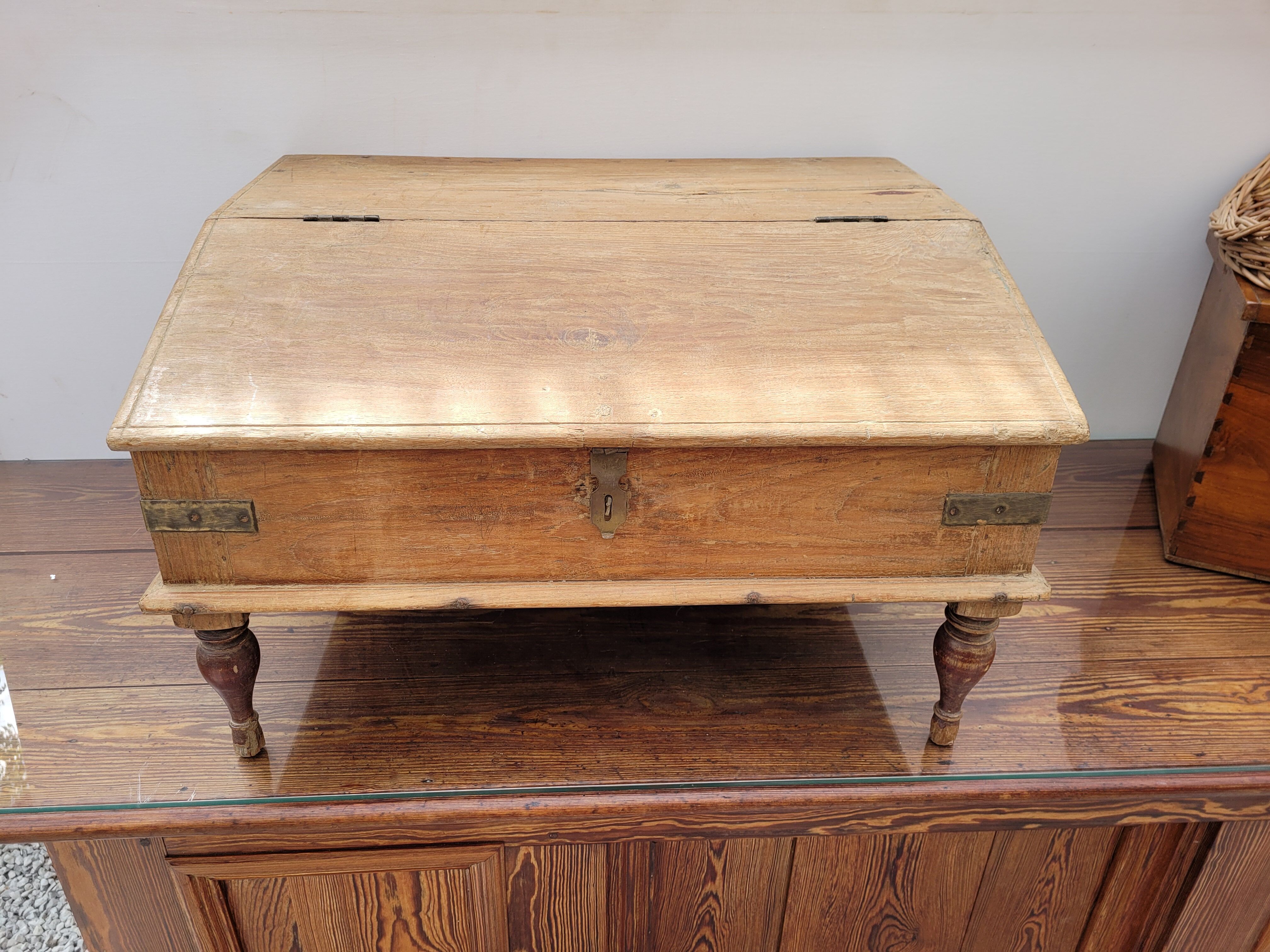 Nineteenth oak writing room