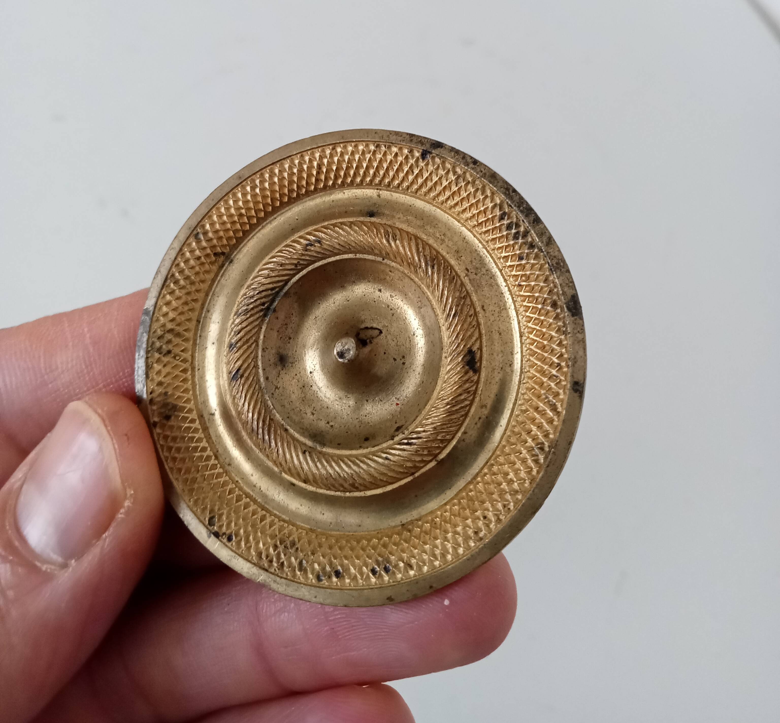 Pair of antique Empire furniture knobs from the 19th century in gilded bronze.