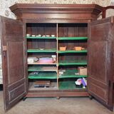 Large oak wardrobe from the early 18th century.