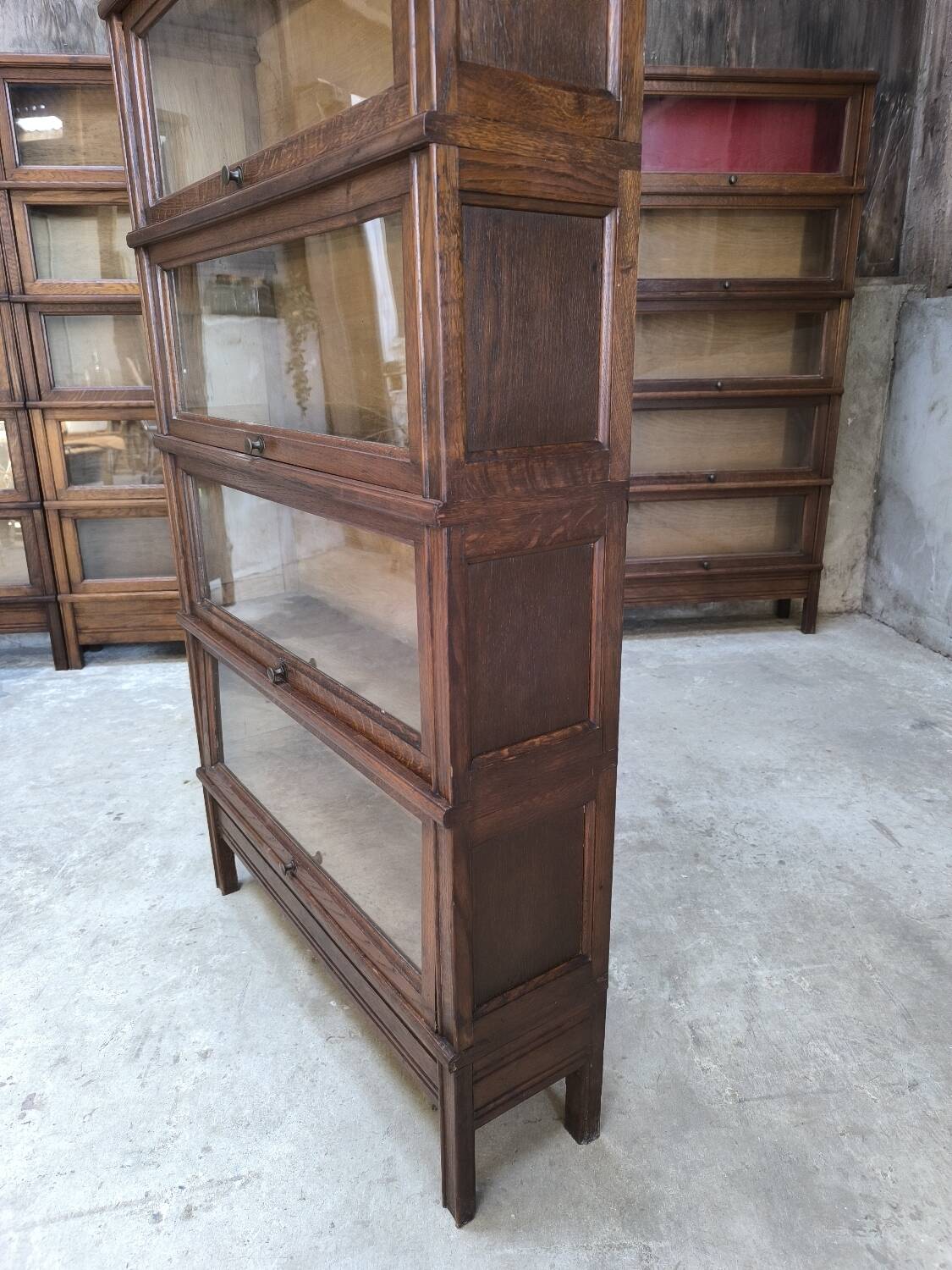 Oak display cabinet MD 1900