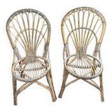 Round table with 2 rattan chairs