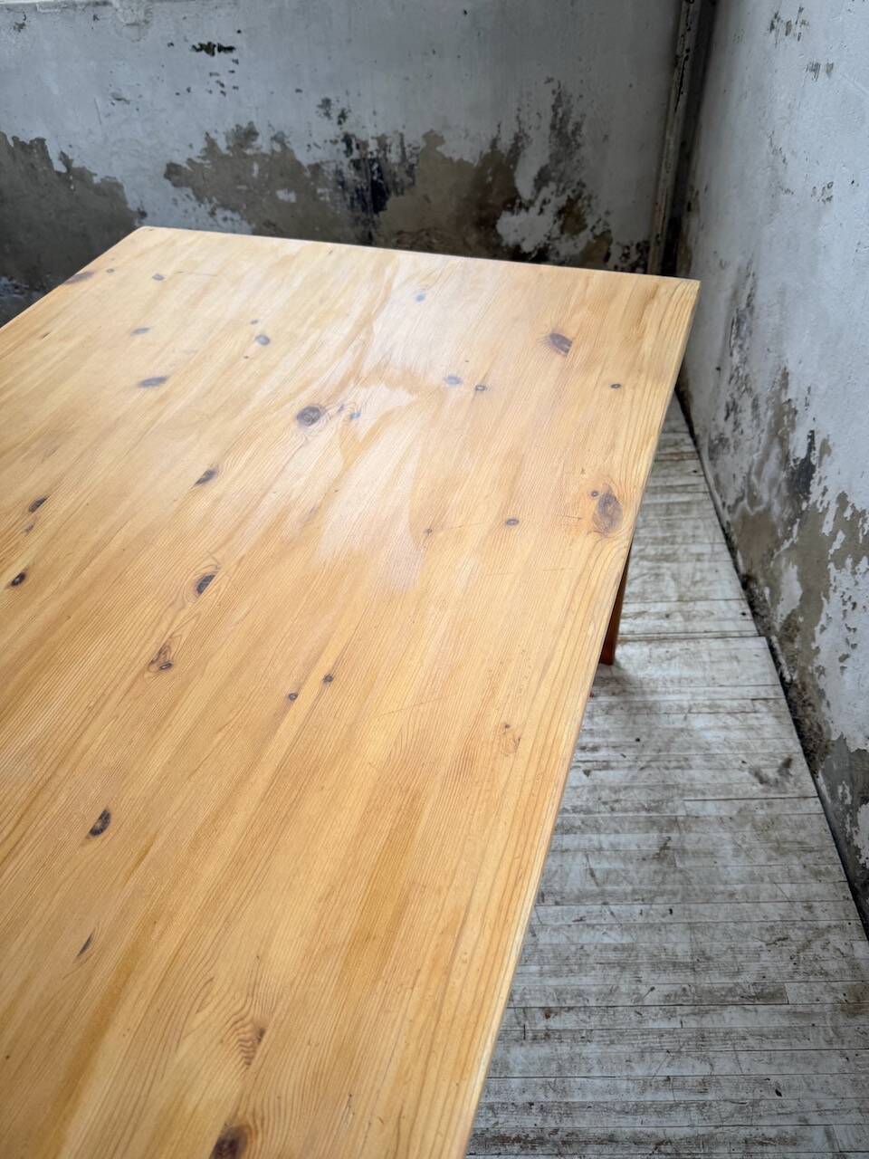 Bureau pin suédois style aperldoon 1970