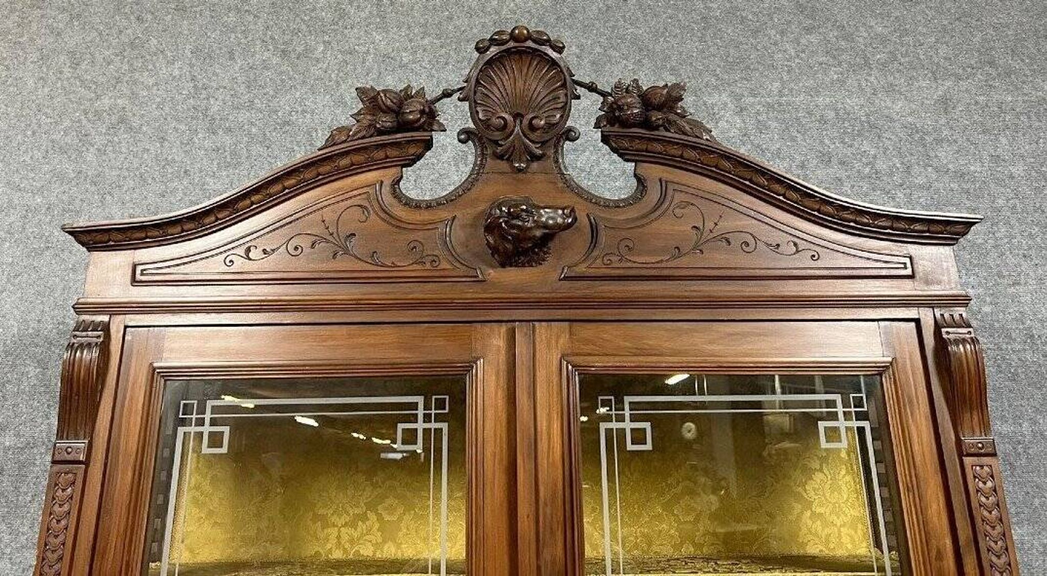 Bibliothèque italienne style Renaissance en noyer vers 1850