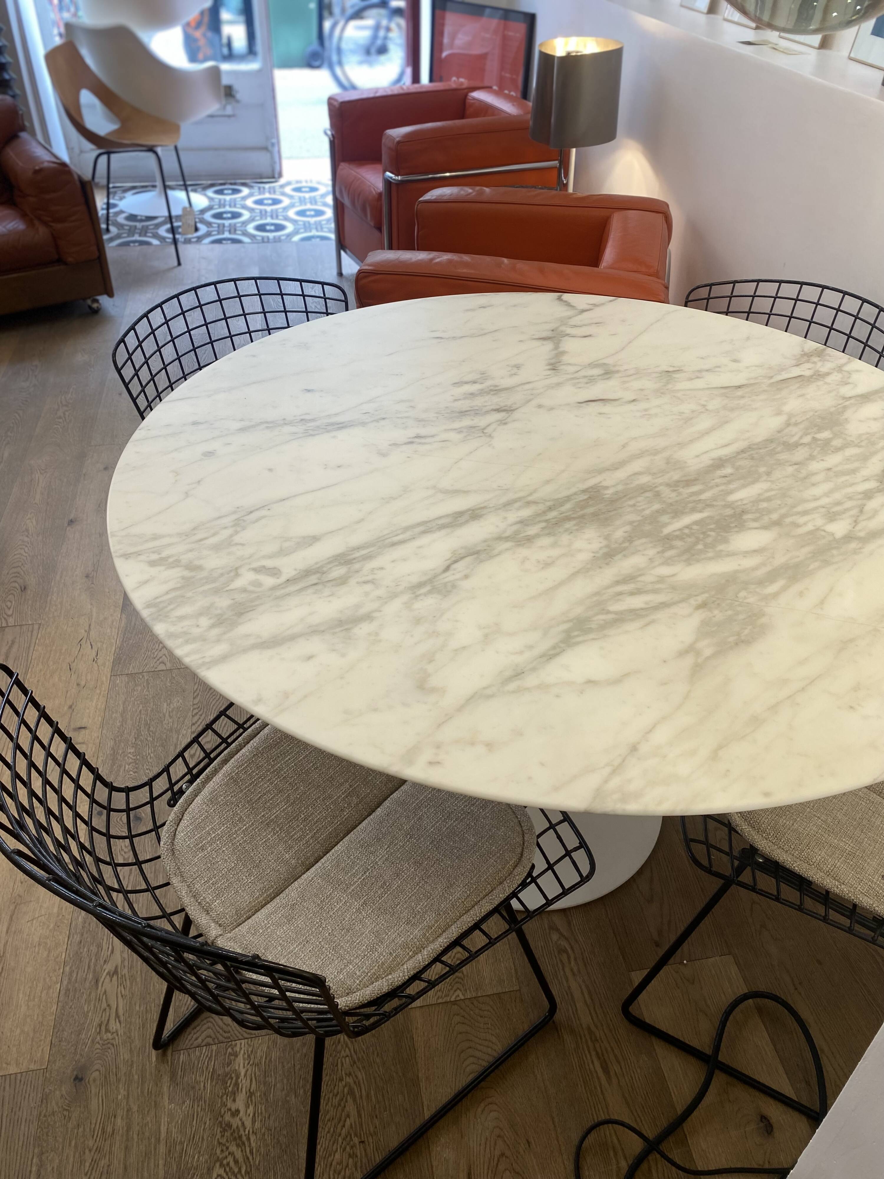 Tulip round table in Calacatta marble by Eero Saarinen - Ø 120 cm - Knoll -