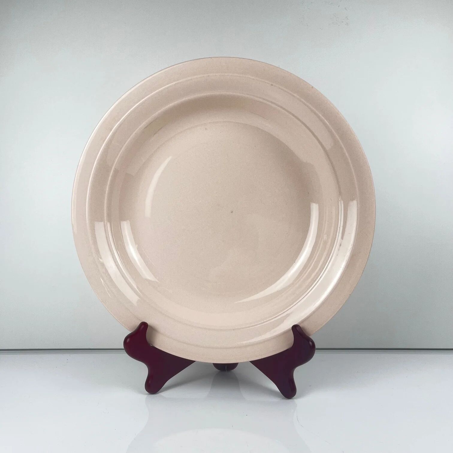 Pale pink hollow round plate St Amand, Céranor, 1940