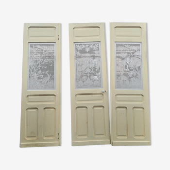3 communication doors with engraved glasses