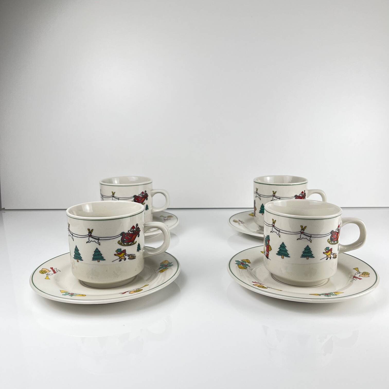 Set of 4 Christmas coffee/tea cups, 1980