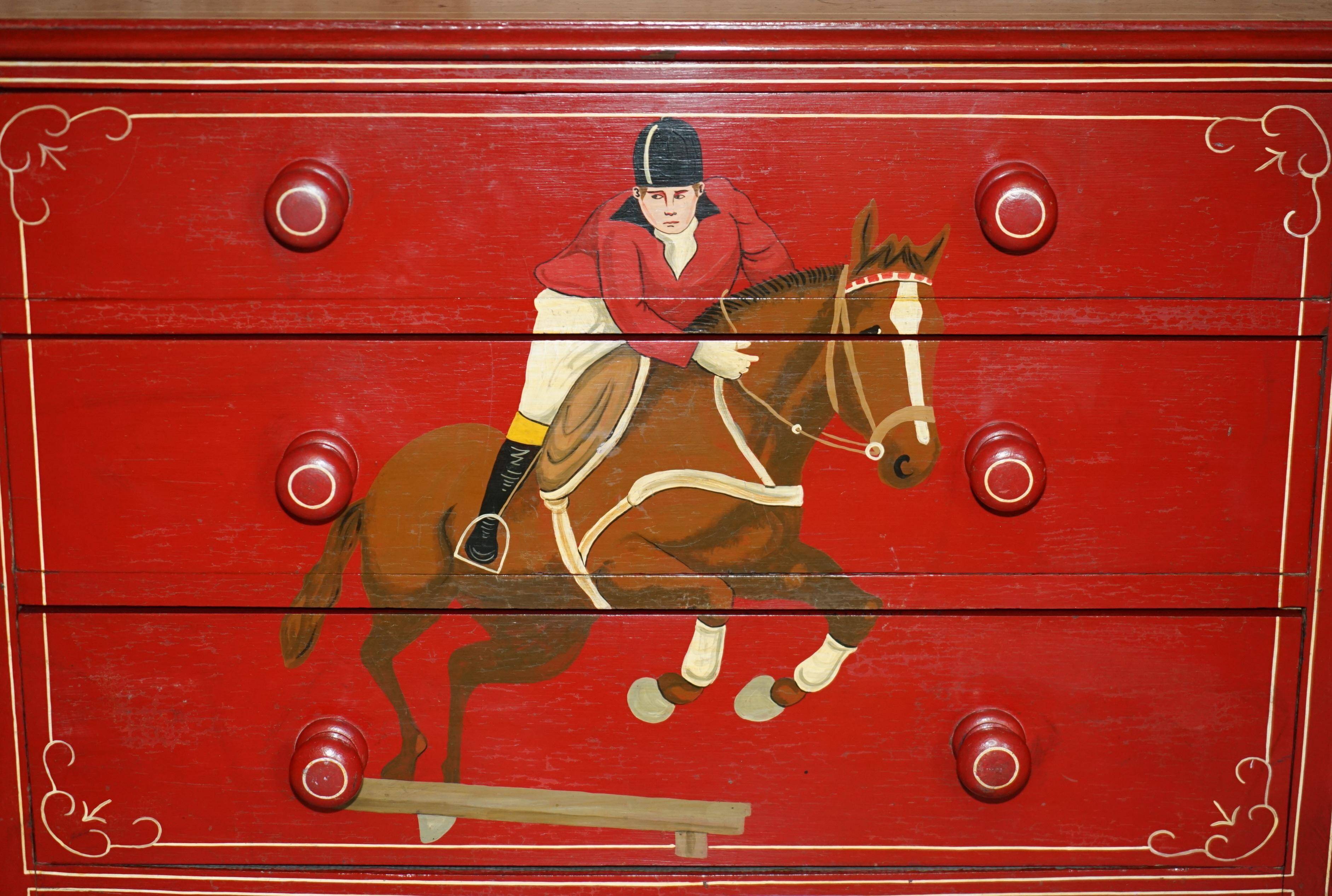 Commode peinte à la main en pin victorien équestre avec cheval et jockey
