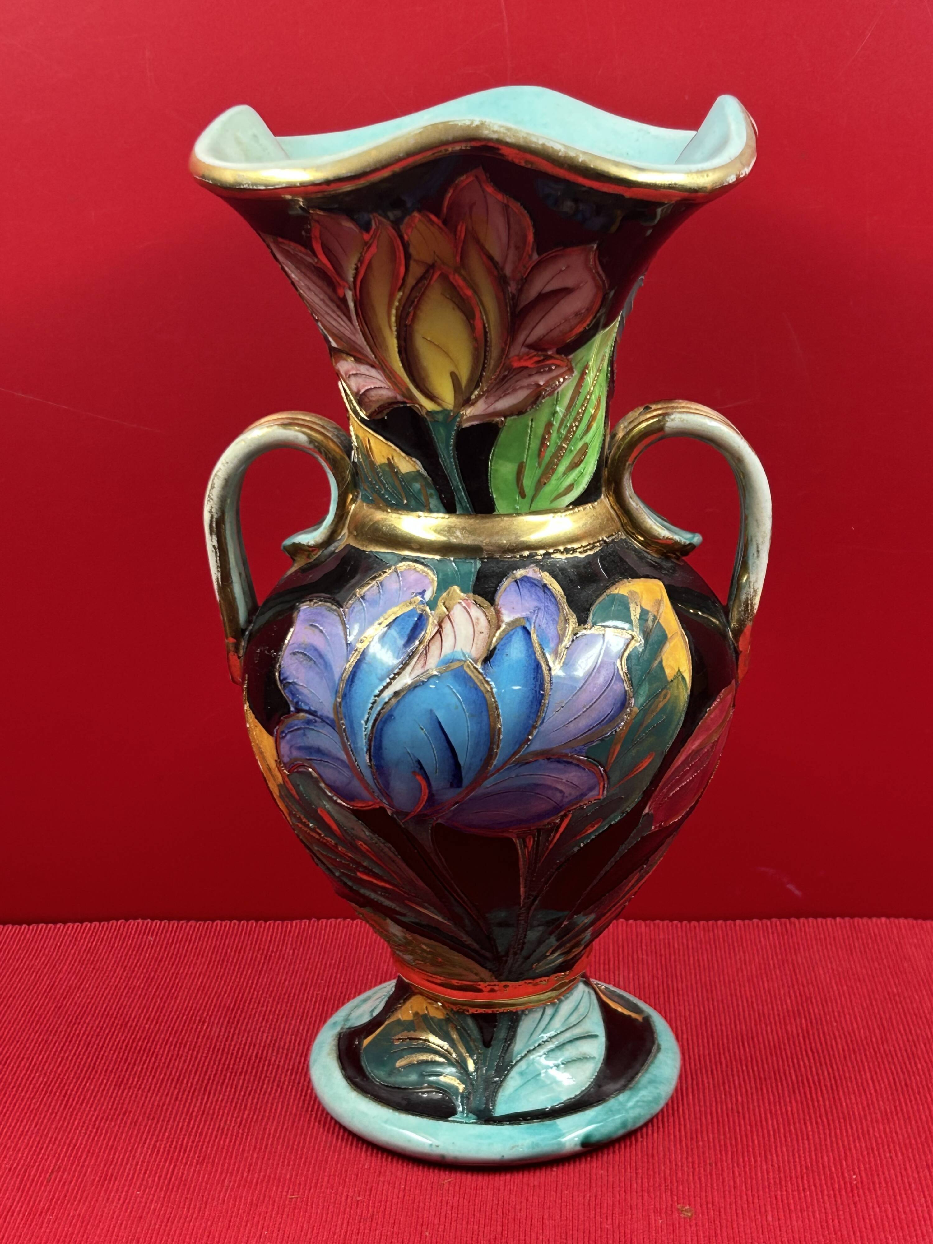 Flowered vase with gold accents or Vallauris, approximately 30 cm - signature to be identified.