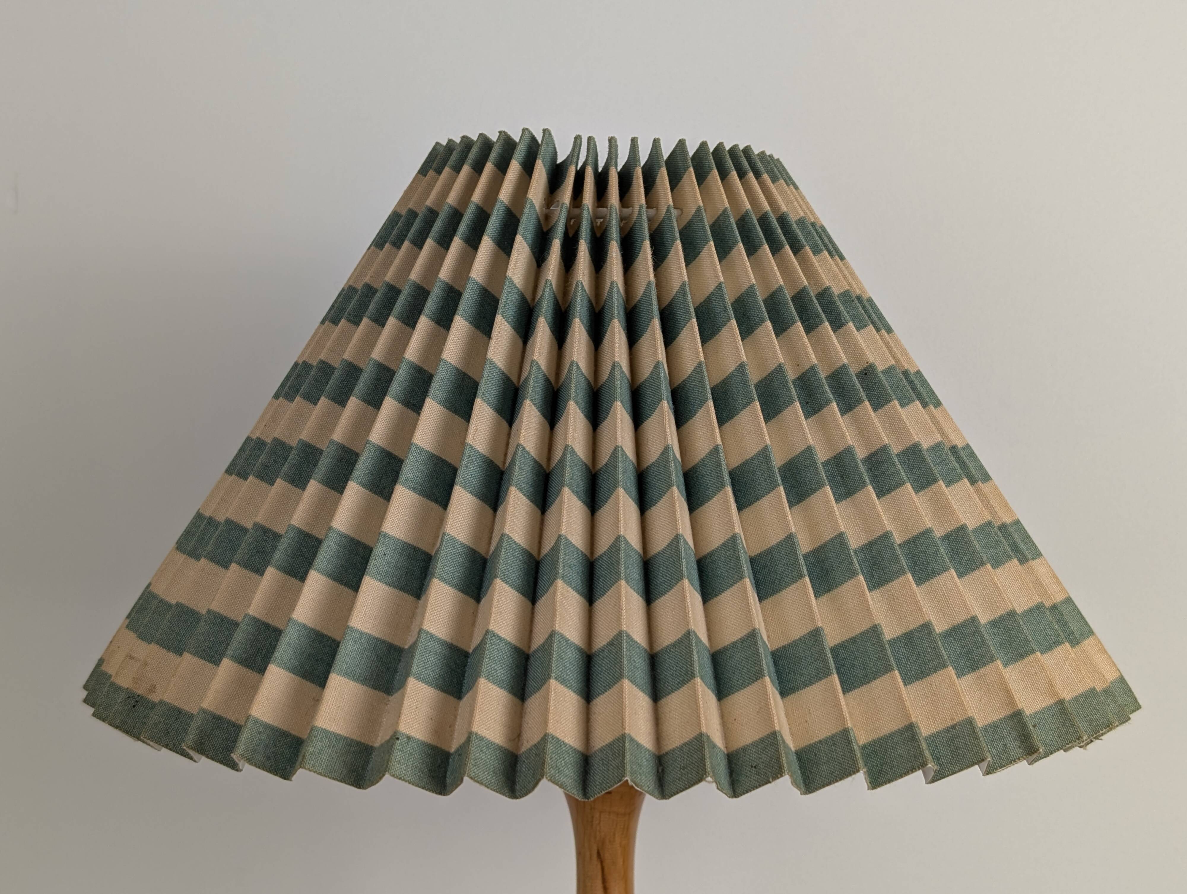 Lampe en bois tourné