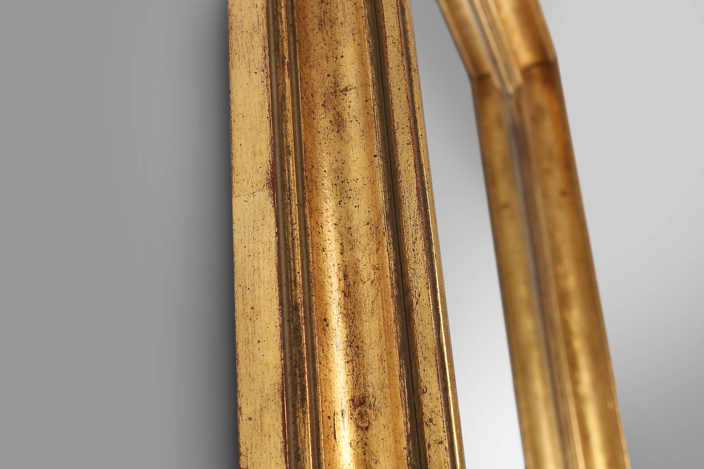 Timeless gilded mirror by Deknudt, Belgium in wood, Belgium ca. 1960