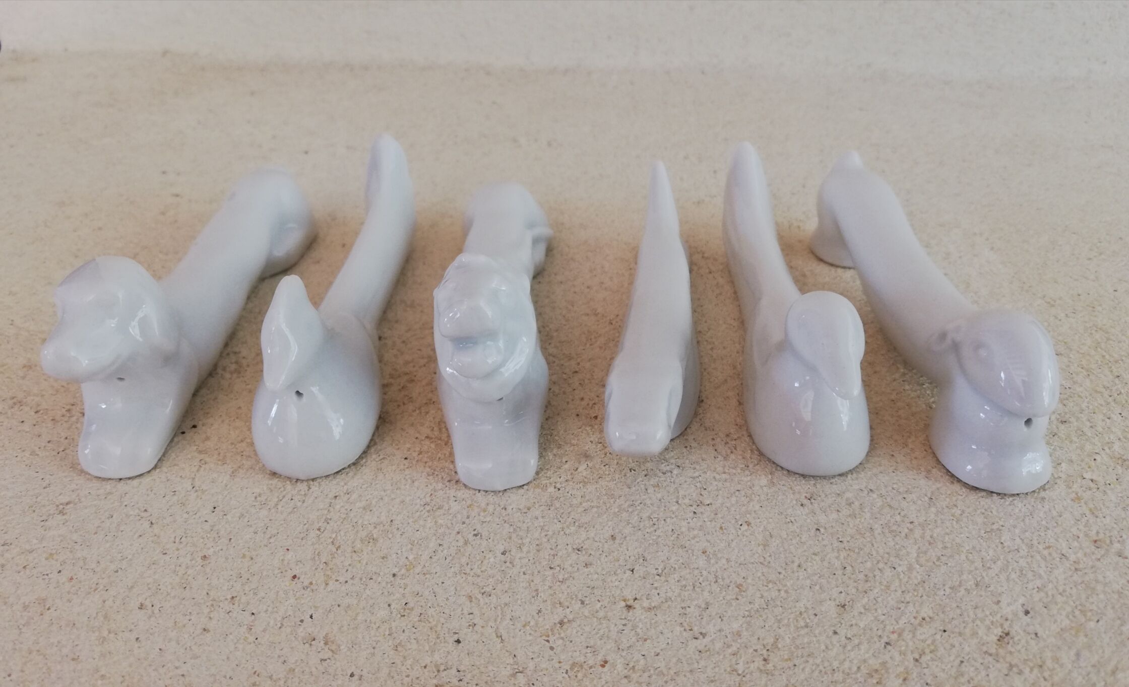 6 porcelain knife holders