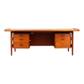 Danish mid-century desk model 207 in teak by Arne Vodder for Sibast, 1960s.