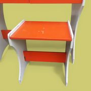 Bureau et tabouret d'écolier en bois peint orange - Années 1950 - 1970.