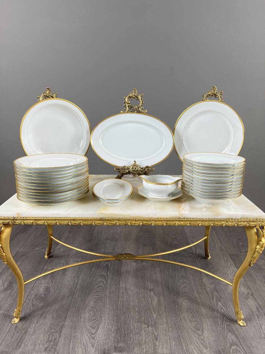 Limoges porcelain table service Jammey-Seignolles, Montreuil model, 30 pieces.