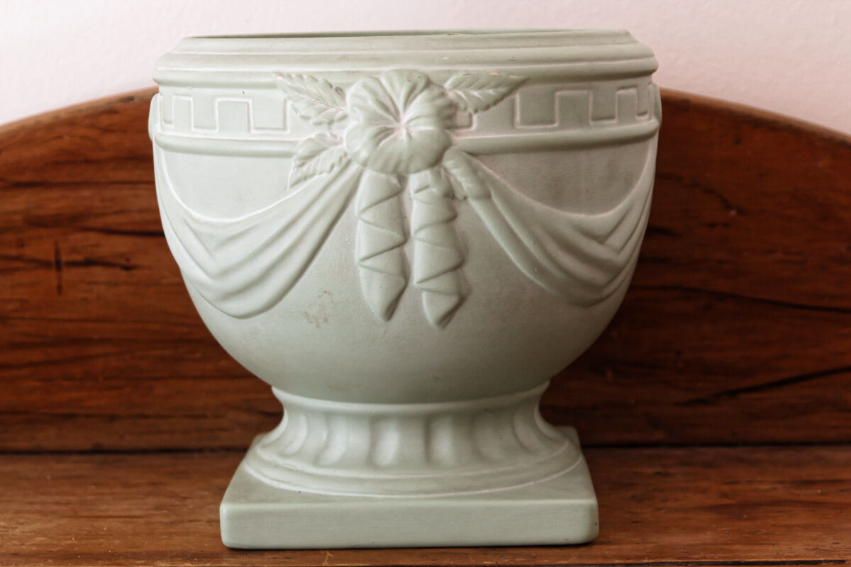 Art Deco ceramic pot cover