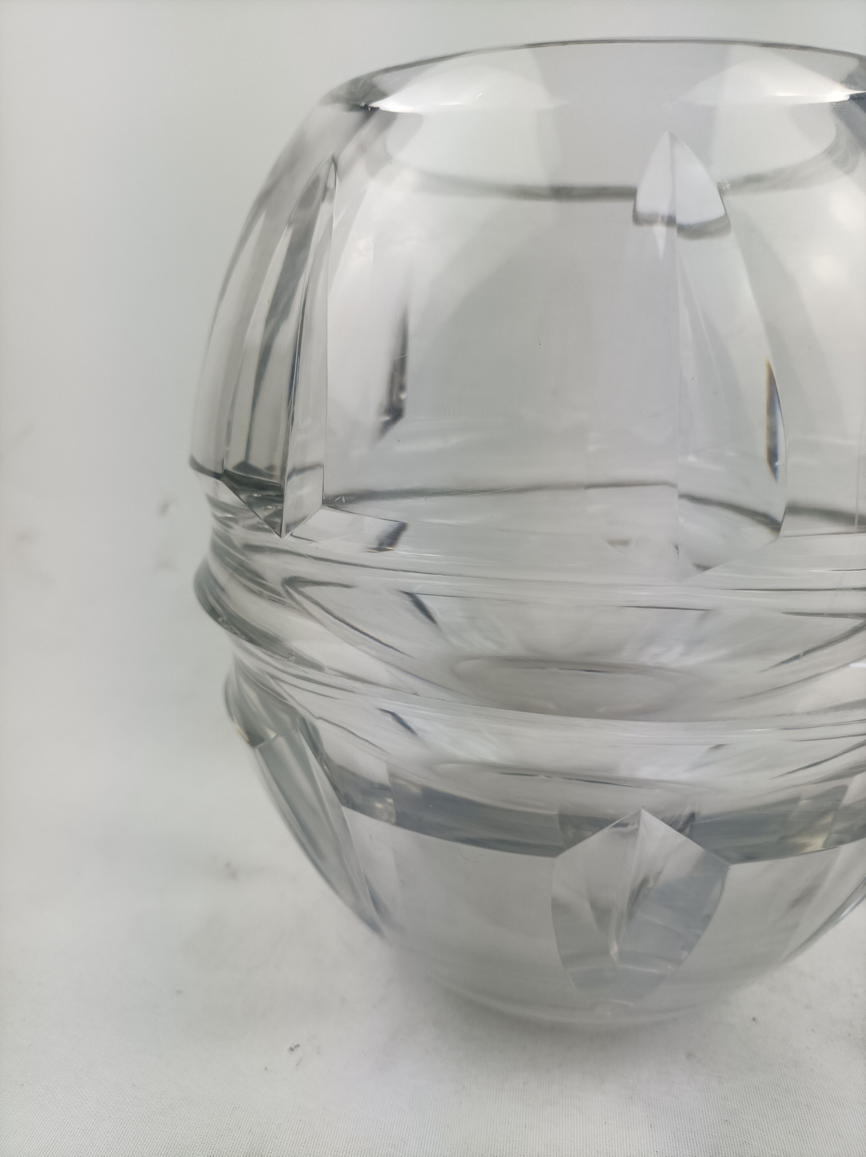 Baccarat vase ball art-deco