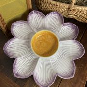 Plat compartimenté, grande fleur en céramique, Italie