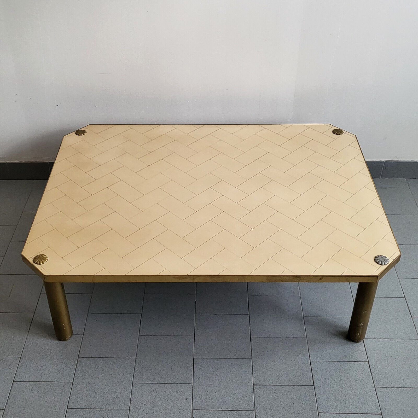 Important vintage italian coffee table 1960 in formica, brass & gold steel