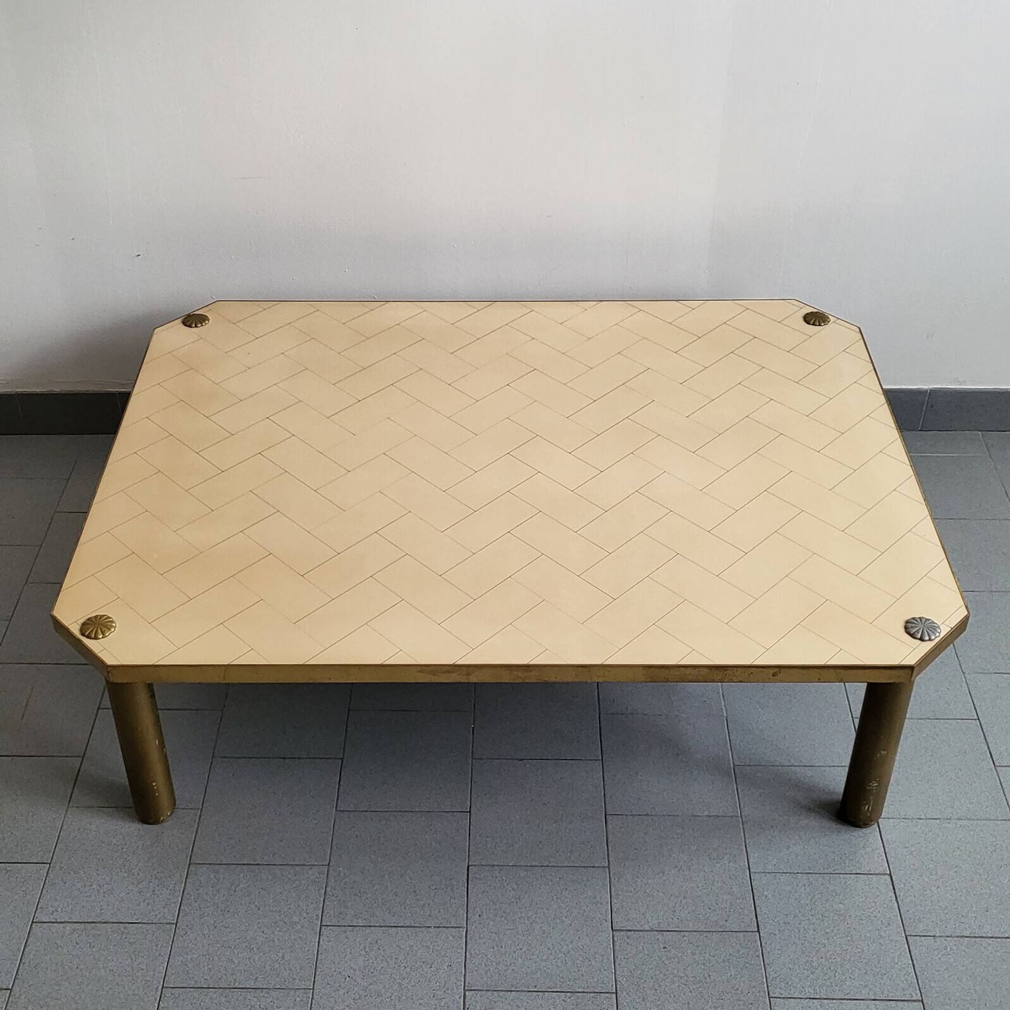 Important vintage italian coffee table 1960 in formica, brass & gold steel