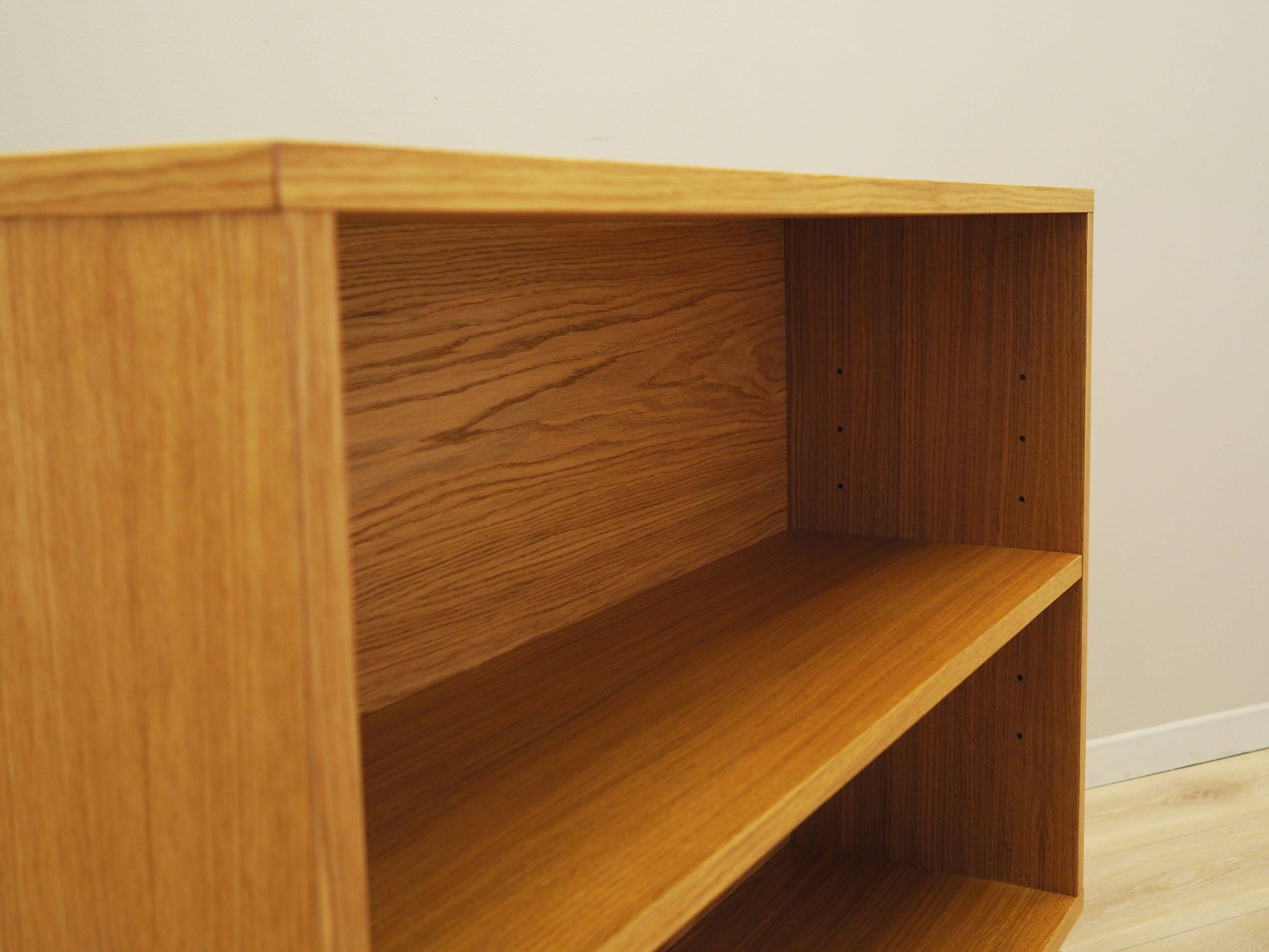 Bibliothèque en chêne, design danois, années 1990, production : Danemark
