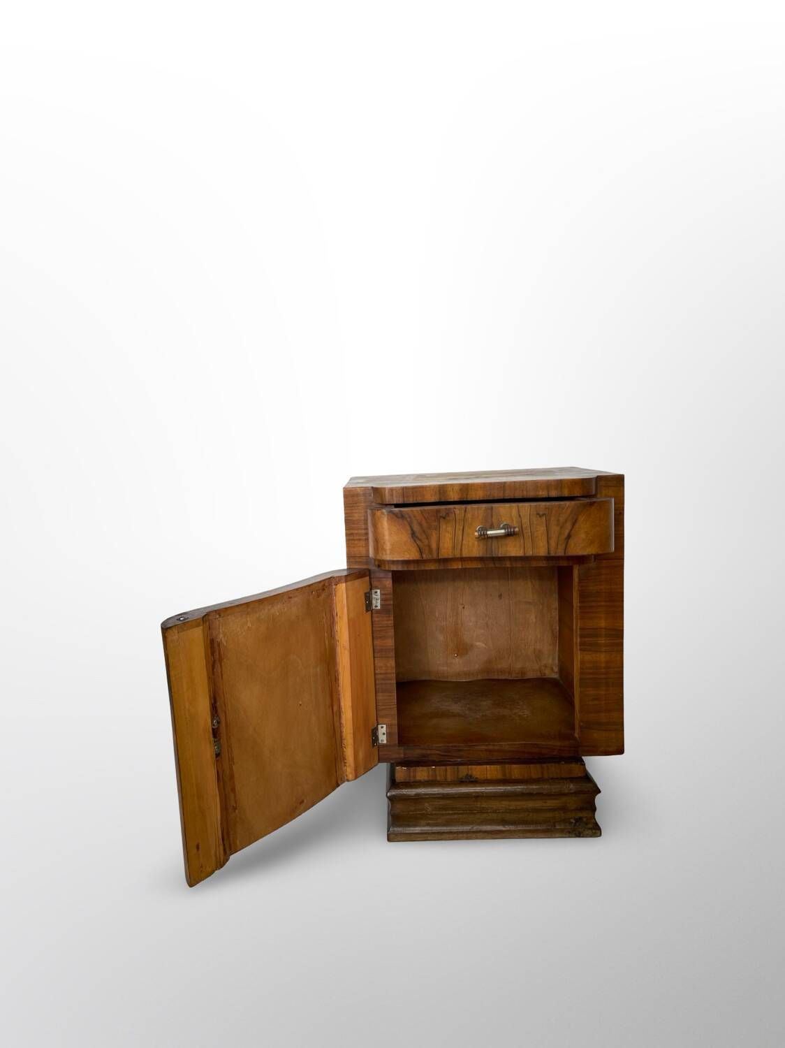 Tables de chevet Art déco italiennes en ronce de noyer, années 1930.