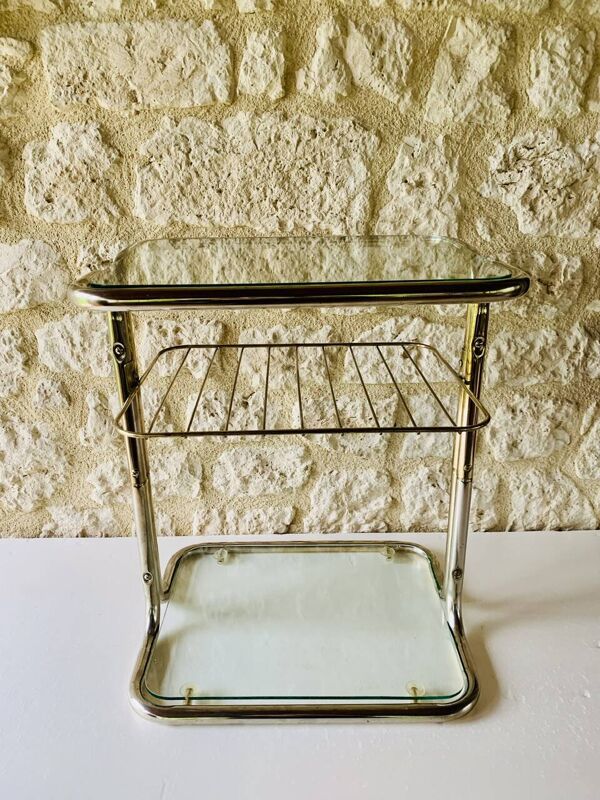 Table d'appoint en verre et laiton avec porte revues, circa 1970
