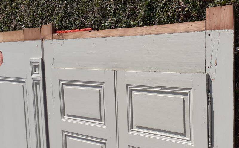 Pair of double fronted cupboard doors H252xL4m