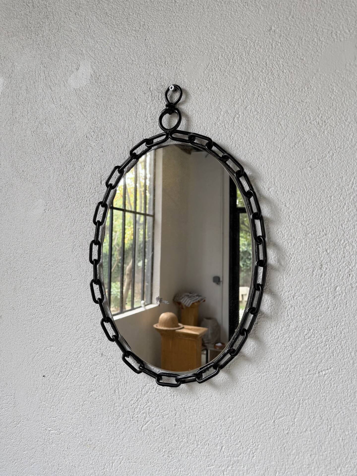 Miroir brutaliste ovale « chaine » 1950