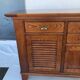 Buffet portes persiennes et  tiroirs