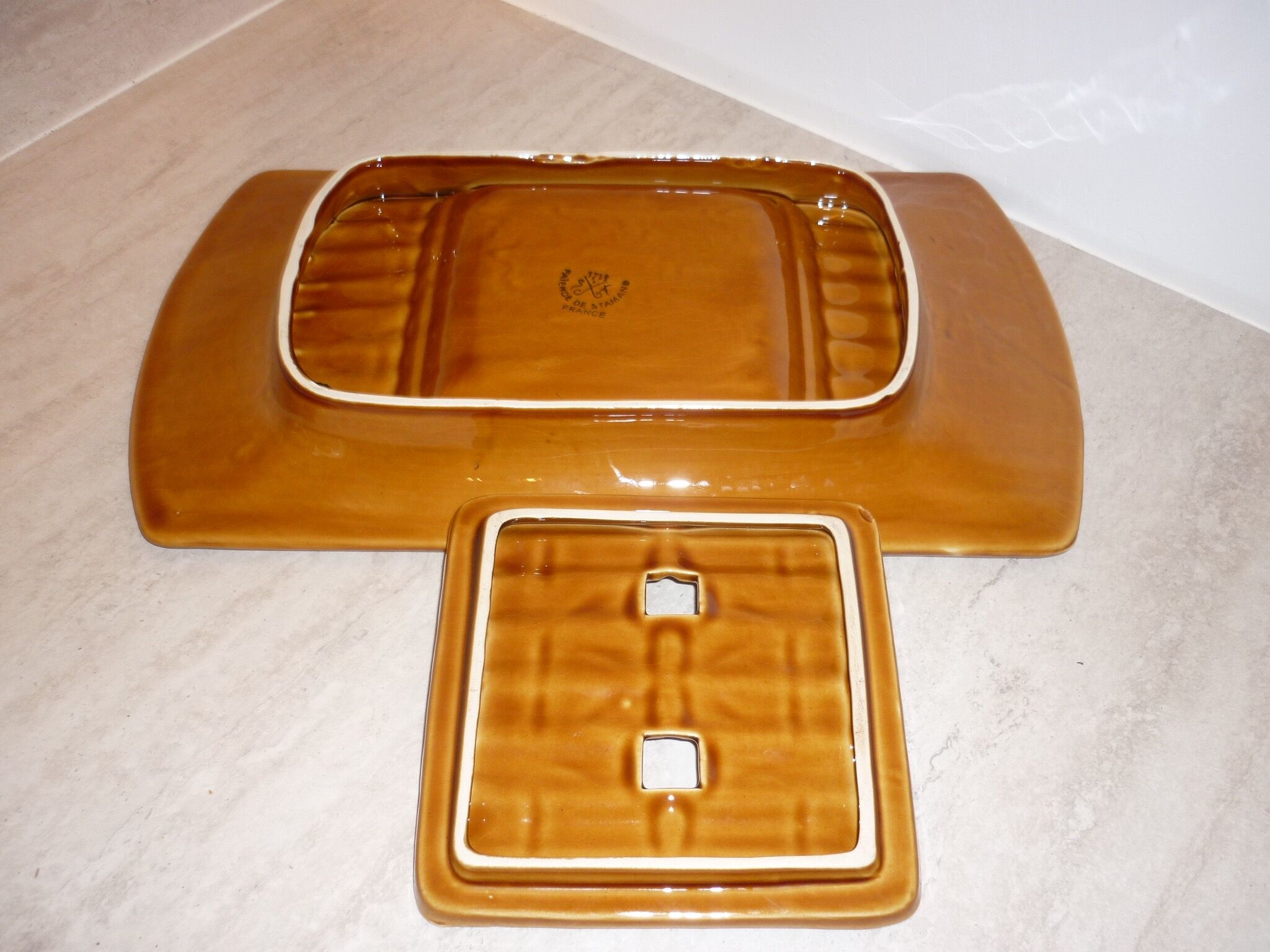 Asparagus dish in Faience of Saint Amand