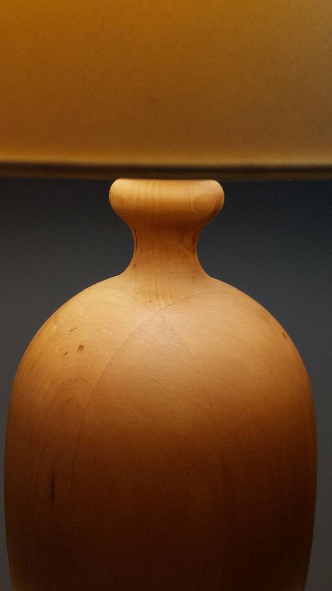 Rare lampe de table vintage en bois par Dyrlund Danemark.
