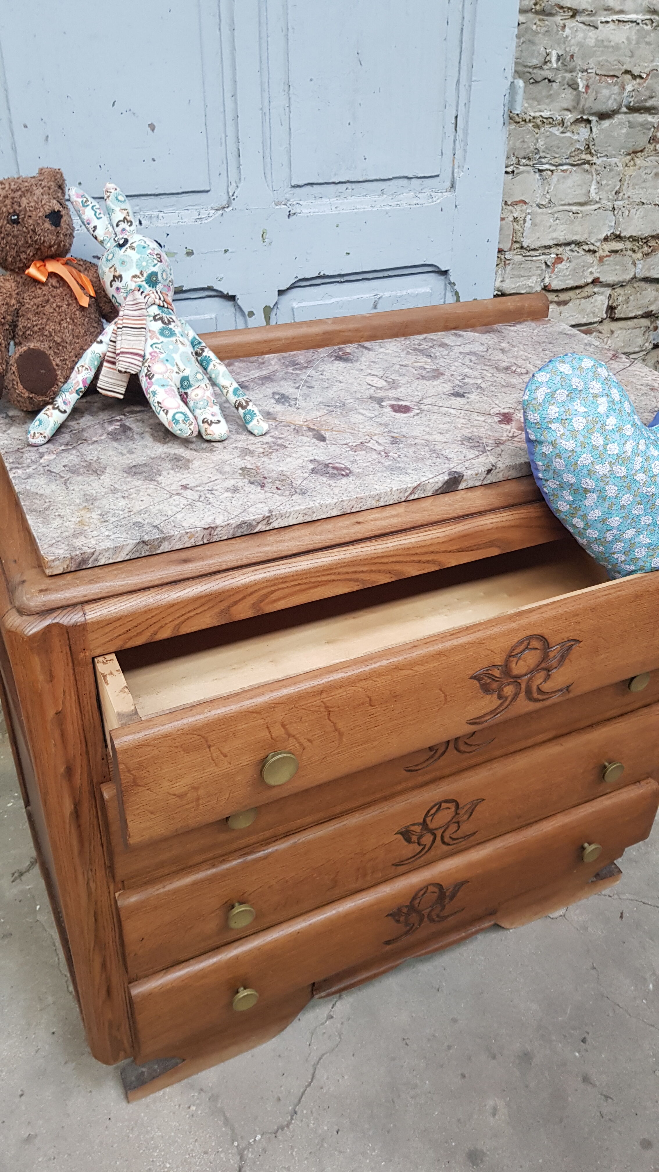 Art Deco chest of drawers