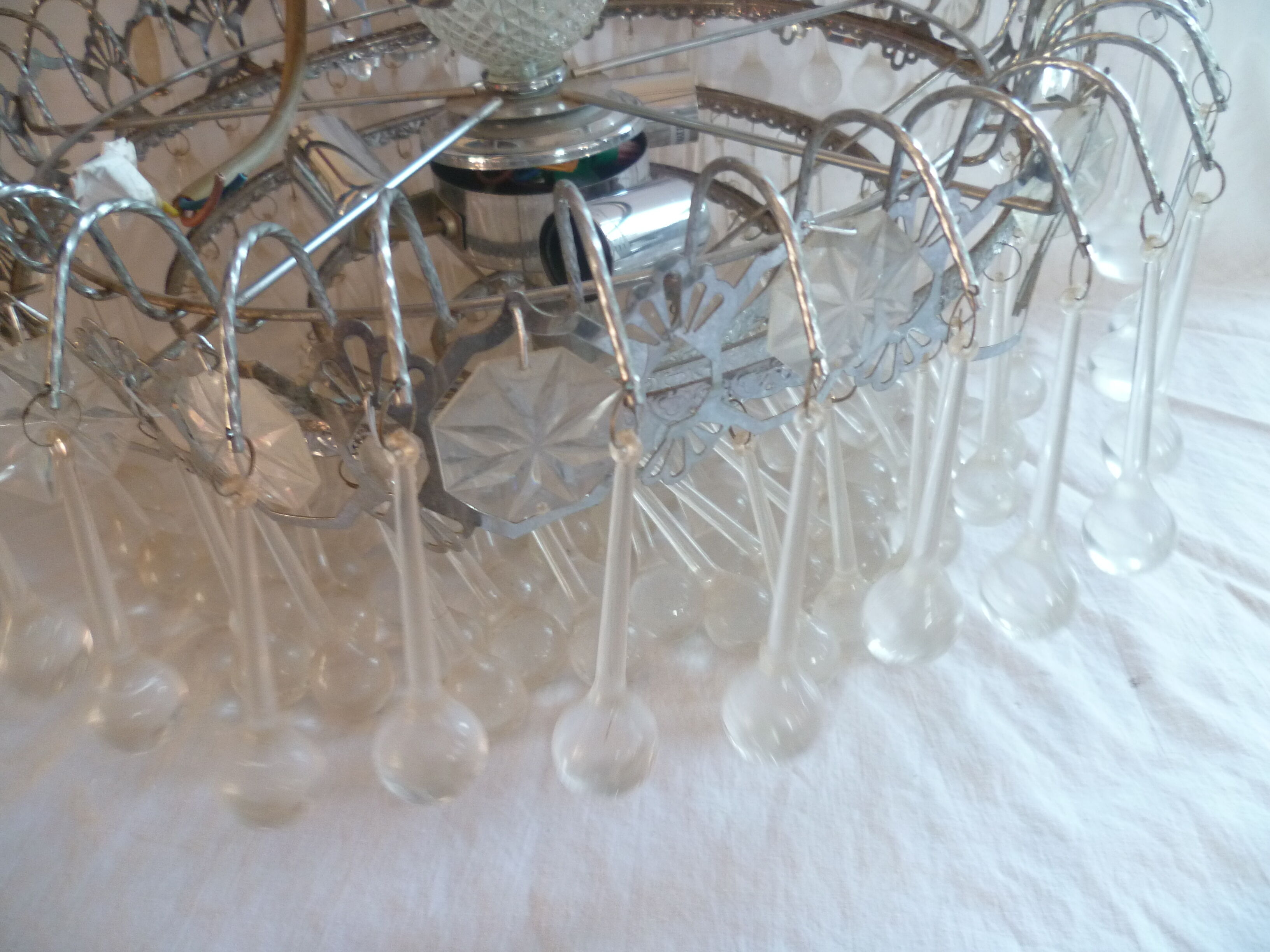 Round 3-light chandelier