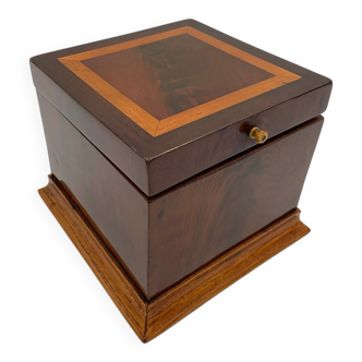 Biedermeier Cubic Box in Mahogany and Maple, Austria, 1840s