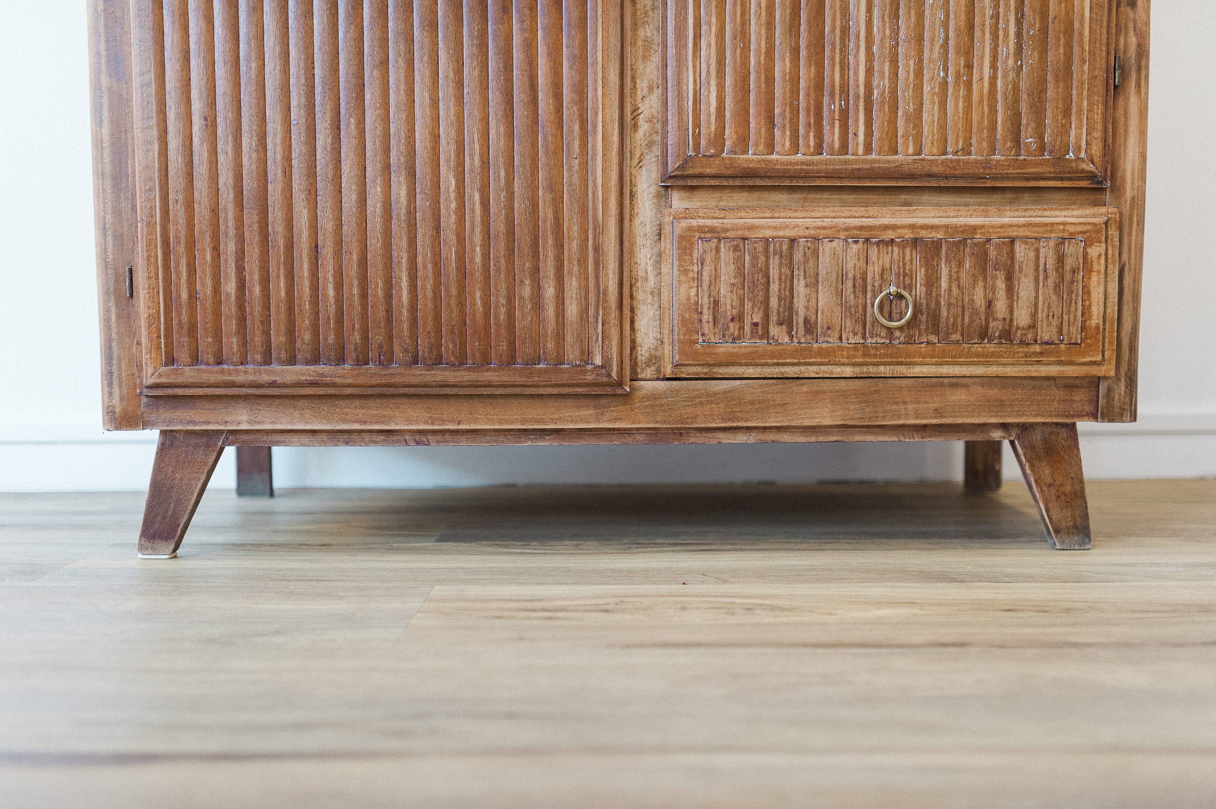 Asymmetrical wardrobe