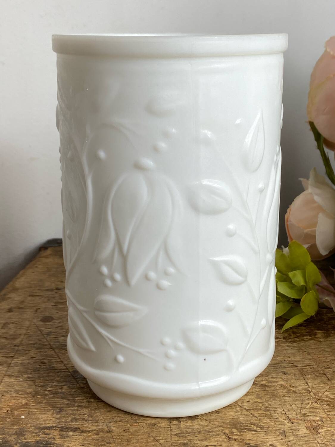 1970 ointment pot, in white opaline