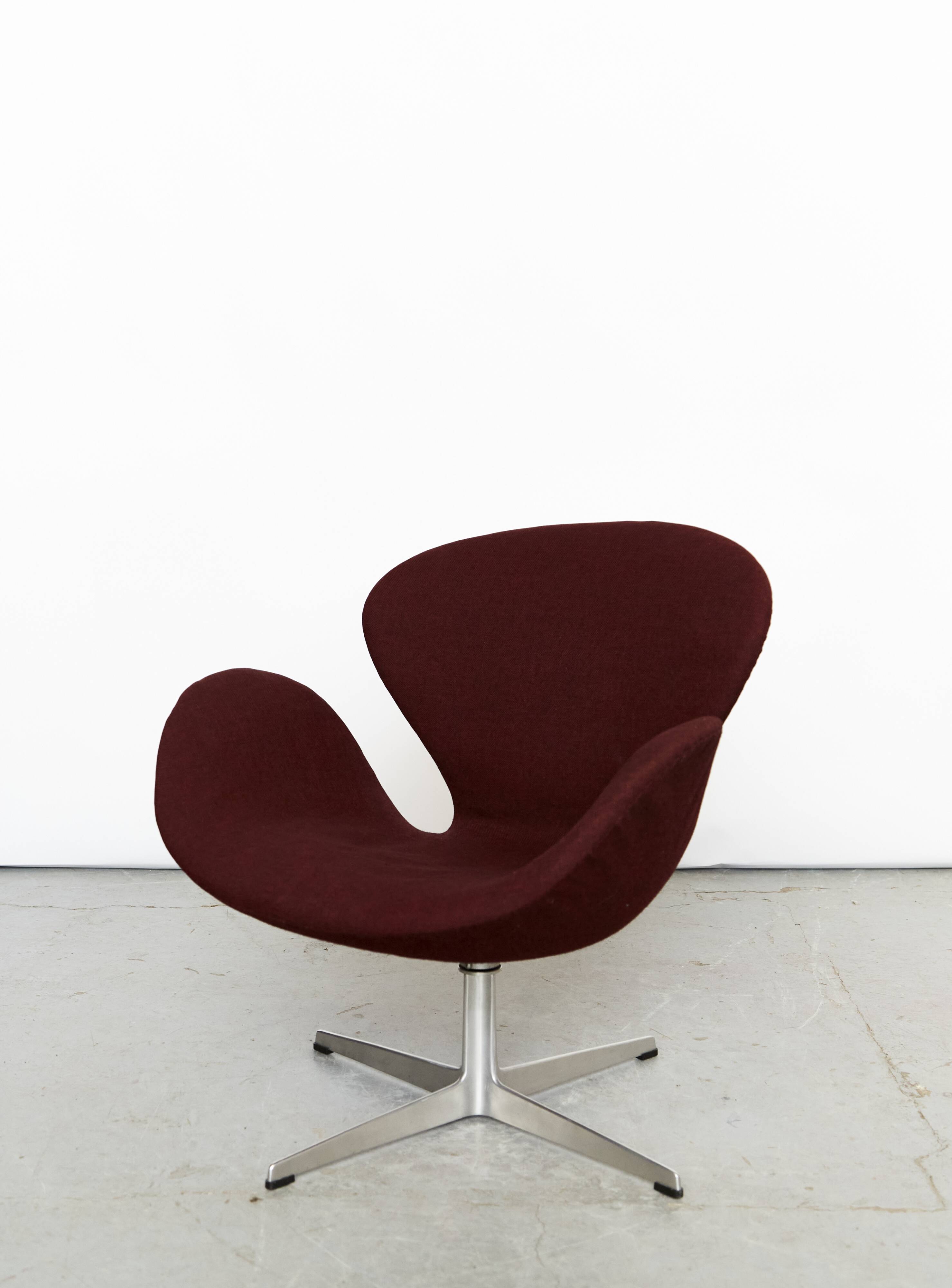 Arne Jacobsen Swan Chair for Fritz Hansen