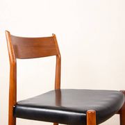 6 Danish chairs in teak and new skai, model 418 Arne Vodder 1960.
