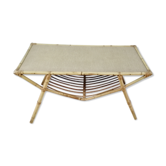 Rattan coffee table and its magazine rack