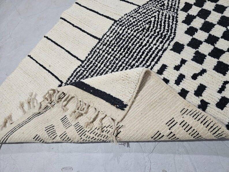 Handmade pure wool rug in black and white, size 150 x 250 cm.