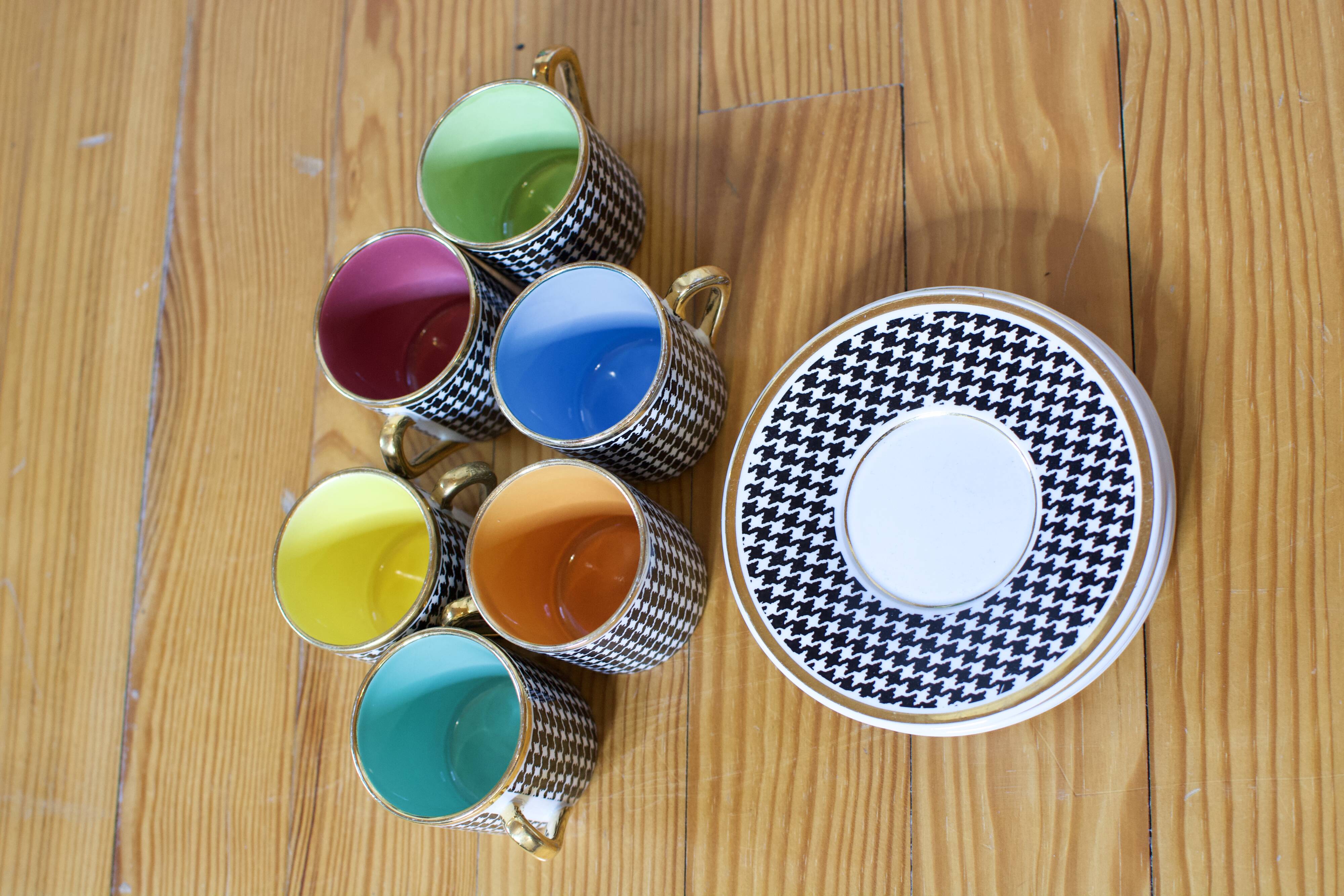 Pop vintage coffee service