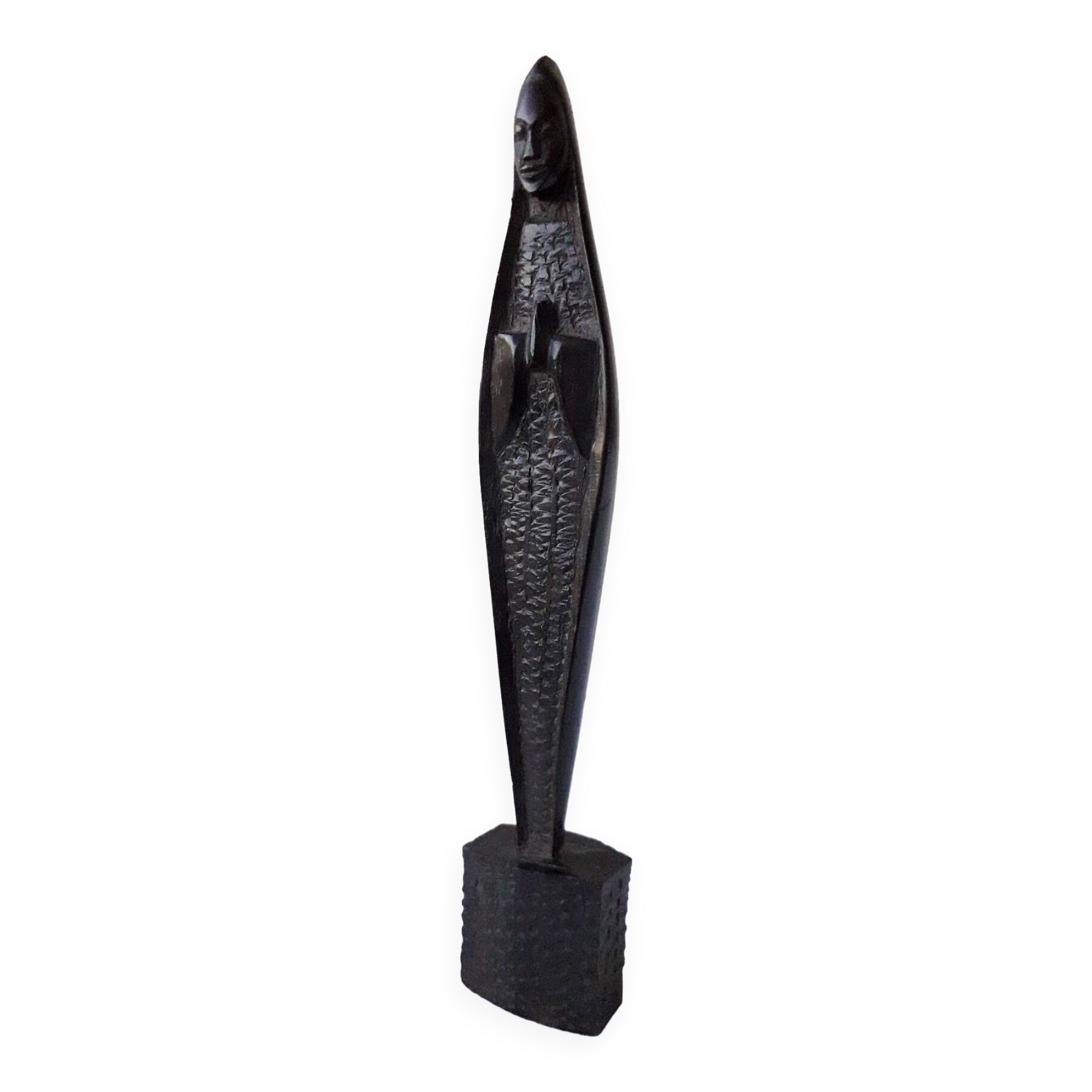Vierge en bois sculpté