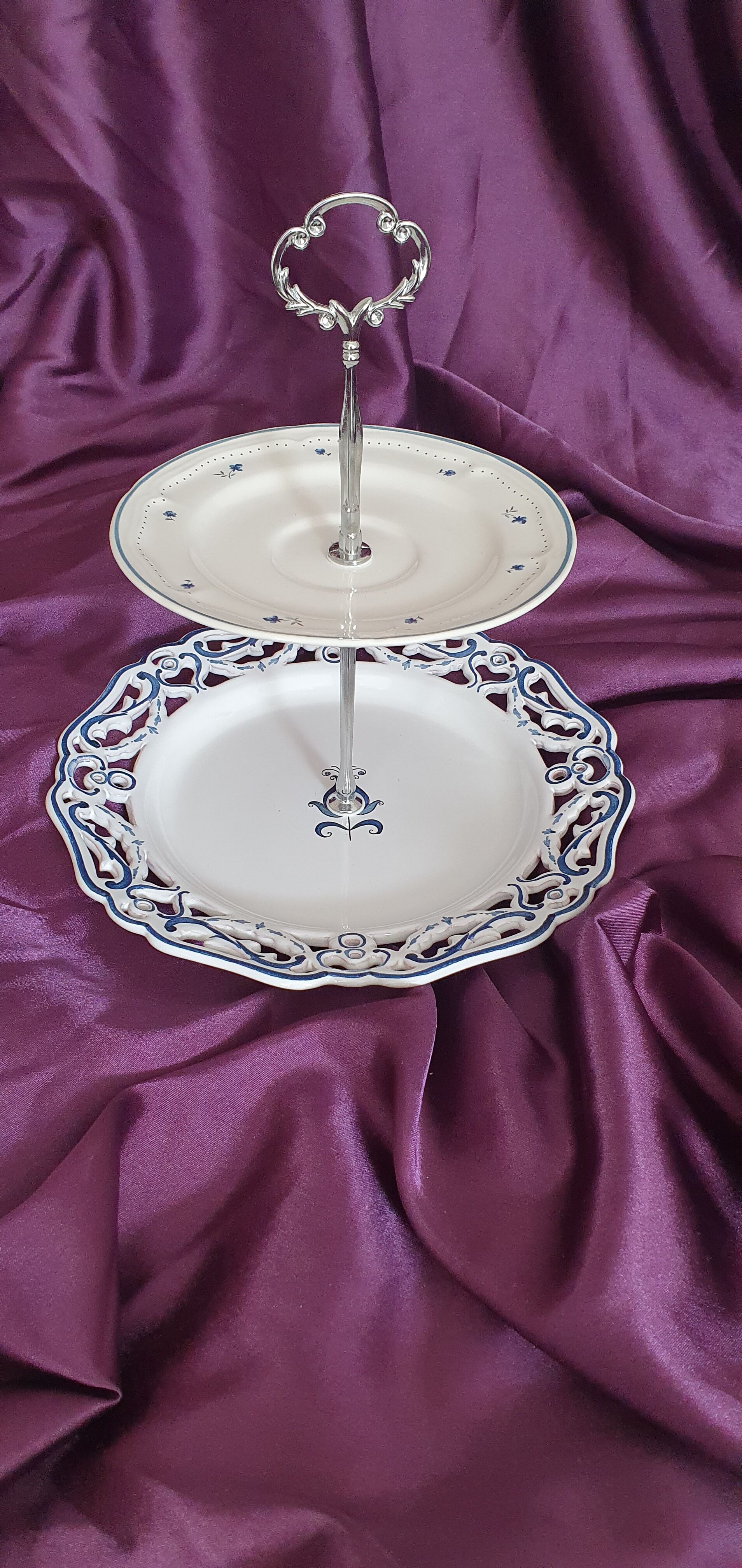 Display for cakes, fruits, aperitifs