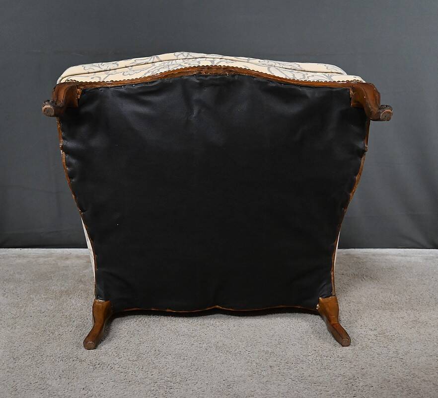 Queen's bergère in carved beech, Louis XV period – mid 18th century