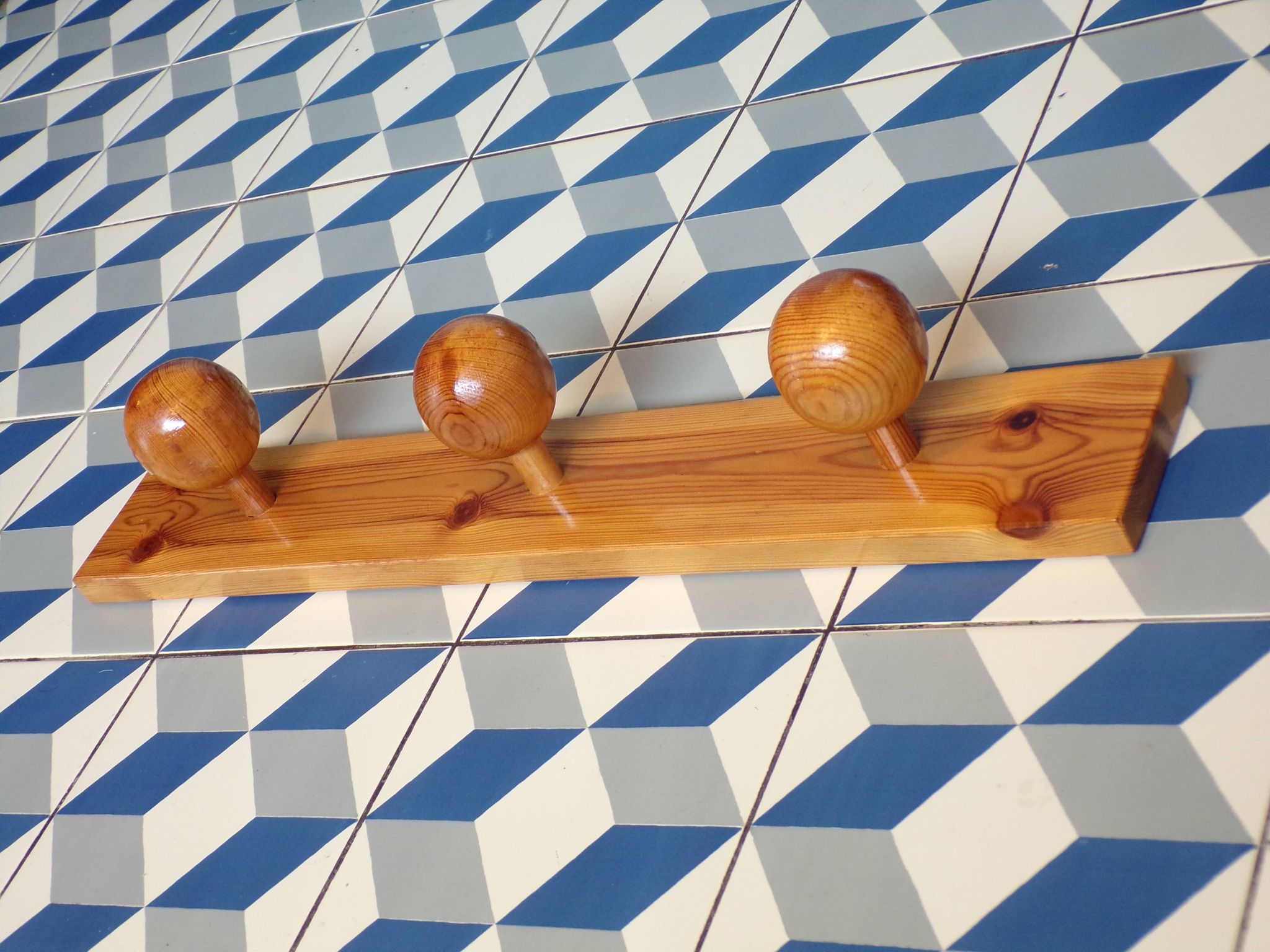 1980s pine coat rack with 3 balls